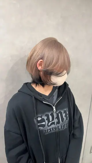 ショート カラー がわ/ウルフカット /ブリーチカラーのヘアスタイル