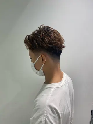 ショート カラー パーマ メンズ GOTODAY所属・横浜駅メンズパーマ師 🌀岩﨑弘成🌀のヘアスタイル