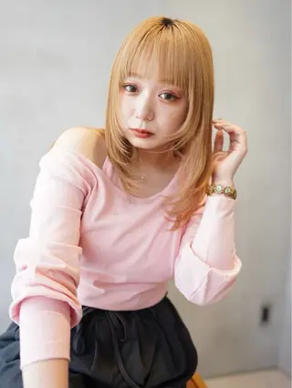 ミディアム センターパート /ニュアンスパーマのヘアスタイル