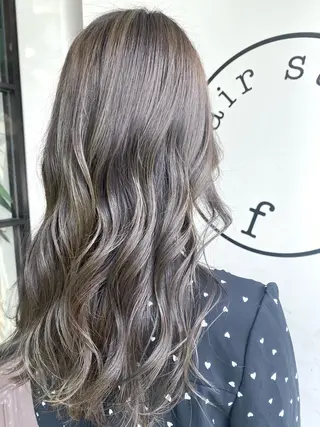 ロング カラー 川越 輝梨奈のヘアスタイル