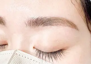 アイブロウ Lily NAOMIのマツエク・マツパデザイン