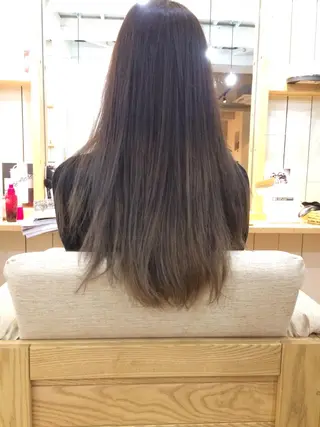 ロング カラー DEE okazakiのヘアスタイル