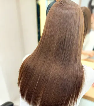 ロング ウラスギ アカリのヘアスタイル