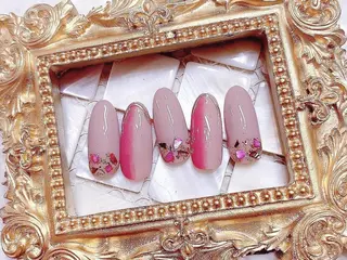 ネイル マジックミラー所属・マジック ミラーのネイルデザイン