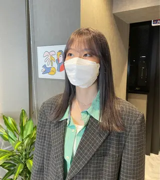 セミロング カラー さと ちはるのヘアスタイル