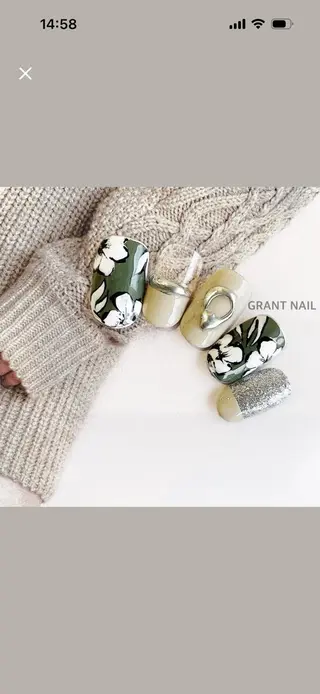 セミロング 小松 羅々のネイルデザイン