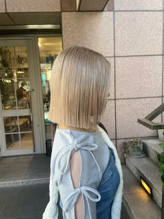 ショート カラー ミルクティー× グレージュMOMOのヘアスタイル