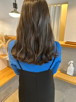 ミディアム カラー yuika .のヘアスタイル