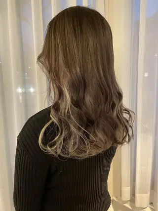 ロング カラー 安藤 佑衣のヘアスタイル