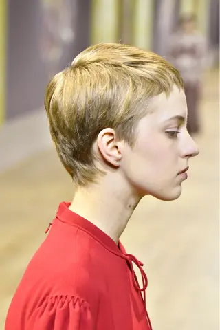 ショート 加藤木麻彩 NEROのヘアスタイル