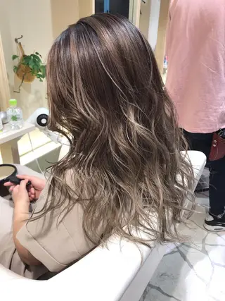 ロング カラー CYAN.矢場町店所属・三代 ゆりあのヘアスタイル