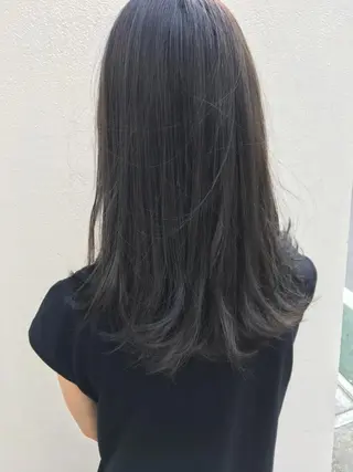 セミロング カラー THE DAY所属・AKI HASHIMOTOのヘアスタイル