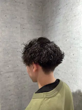 ショート パーマ メンズ ハイトーン× デザイン　Runoのヘアスタイル