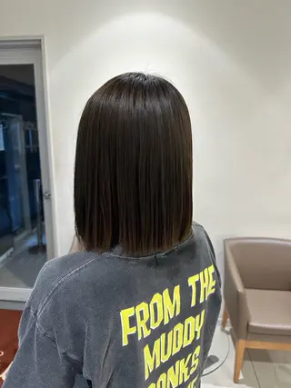 ミディアム カラー ヘアアレンジ タイトボブ個性派カラ ーAKANEのヘアスタイル