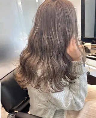 セミロング カラー GOToday所属・艶髪／オリーブ系／ 肌が綺麗に見えるお色のヘアスタイル