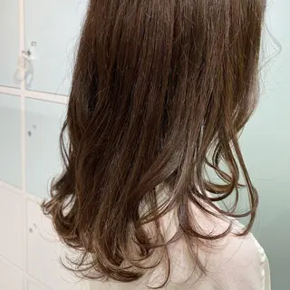 ミディアム 長井 麻帆のヘアスタイル
