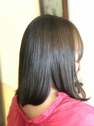 ミディアム カラー 嶌田 沙紀のヘアスタイル