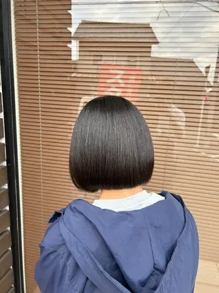 ショート ボブ/切りっぱなし/ 艶カラー/吉川清保のヘアスタイル