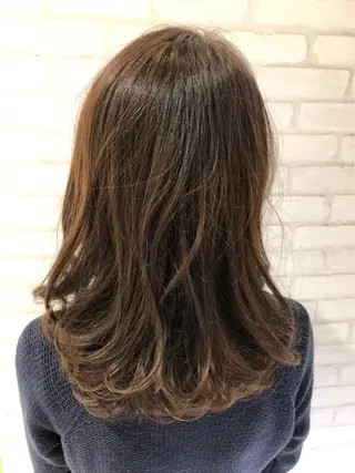 セミロング カラー 金沢 広美のヘアスタイル