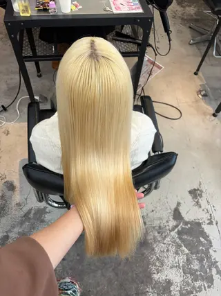 セミロング カラー ハイトーン×デザイン 🪽🫧HIKARIのヘアスタイル