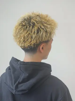 ショート パーマ メンズ flash pack所属・勝木 拓のヘアスタイル