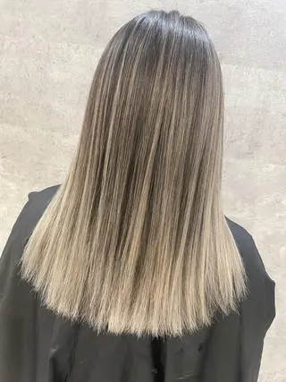 ミディアム カラー ヘアアレンジ ネイル マツエク・マツパ 井上 一平のヘアスタイル