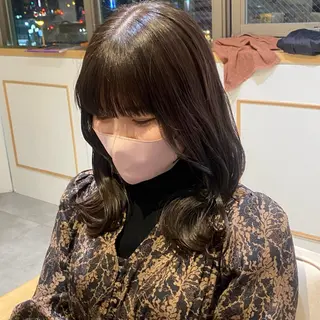 セミロング カラー 肌に馴染むハイトーン /ミルクティーカラーのヘアスタイル