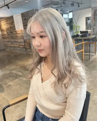 ロング カラー ハイトーン/レイヤー /ケアブリーチ石川治のヘアスタイル