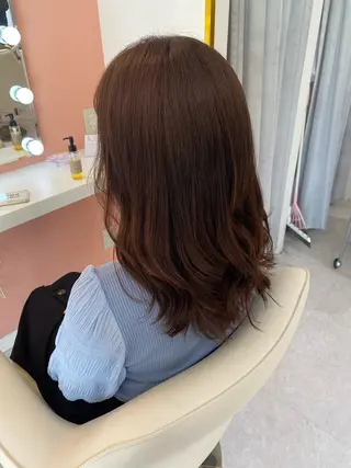 ミディアム カラー 梛木 唯のヘアスタイル