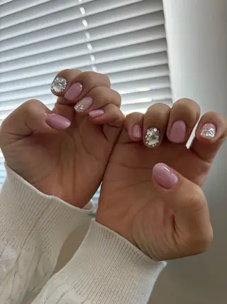 ネイル 岡田 彩花のネイルデザイン