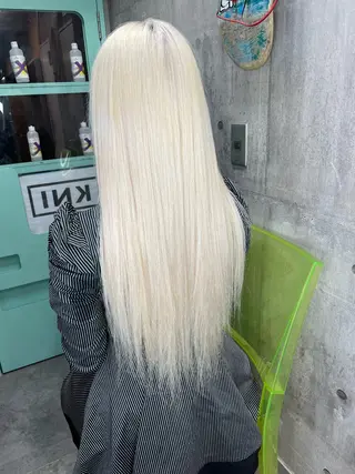 ロング カラー ホワイト&レイヤーカ ットエクステ長畠俊輔のヘアスタイル