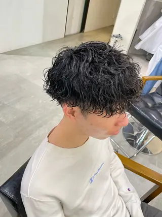 ショート パーマ メンズ マエダ リョウのヘアスタイル