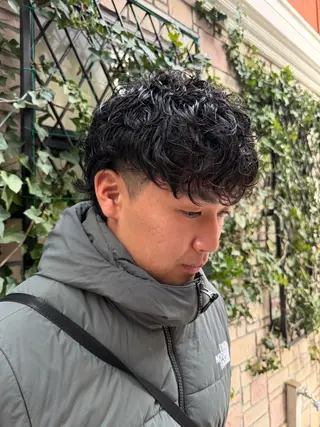 ショート パーマ メンズ 溝口 槙里也のヘアスタイル