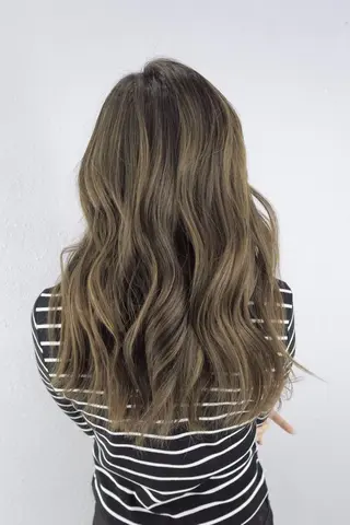 ロング カラー パーマ ヘアアレンジ 大阪レミーエクステ チビ編み込みのヘアスタイル