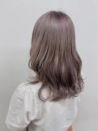 カラー ミルクティーカラー イイサカシュンスケのヘアスタイル