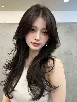 ロング カラー 西 優衣奈のヘアスタイル