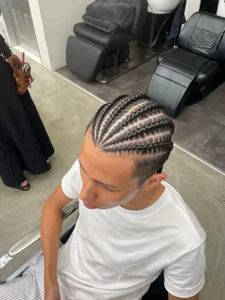 ショート メンズ コーンロウ／ブレイズ SYUのヘアスタイル