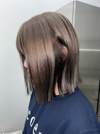 ミディアム kosoraレイヤー ハイトーン/デザインのヘアスタイル