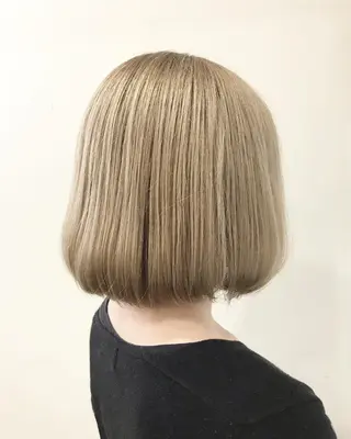 ショート ハルカ/透け感カラー /顔周りレイヤーのヘアスタイル