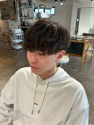 ショート パーマ メンズ become men's hair 名駅店所属・名駅/フェザーパーマ 韓国ヘア/森岡のヘアスタイル