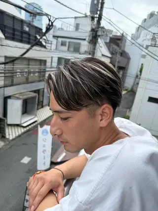 ショート 山影✨バレイヤージュ ハイライト✨メンズ◎のヘアスタイル