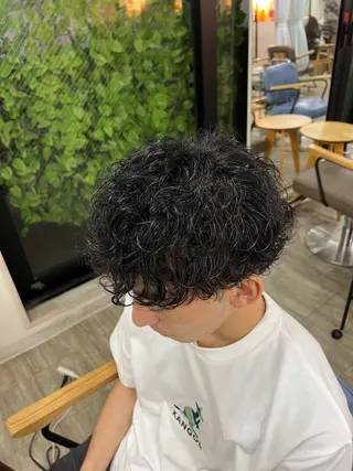 ショート パーマ メンズ 韓国風　くすみカラー パーマKOUKIのヘアスタイル