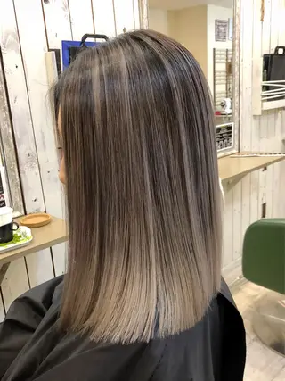 ミディアム 韓国レイヤー外国人風 透明感カラー髪質改善のヘアスタイル