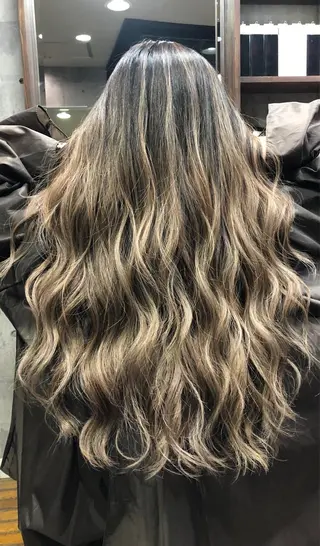 ロング Moana by headlight 豊中曽根店所属・園田 美恵子のヘアスタイル