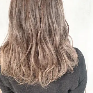 セミロング カラー LOST CITY 横浜所属・🪐脱白髪染め 🪐松尾菜々美のヘアスタイル