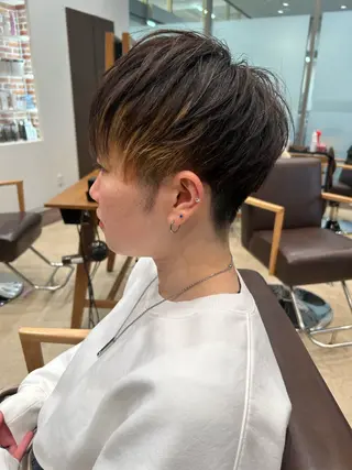 ショート カラー 大輪 日向子のヘアスタイル