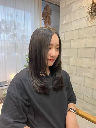 カラー yuto /ブリーチ /艶カラー/縮毛矯正のヘアスタイル