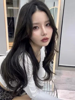 カラー YuA 透明感カラーのヘアスタイル