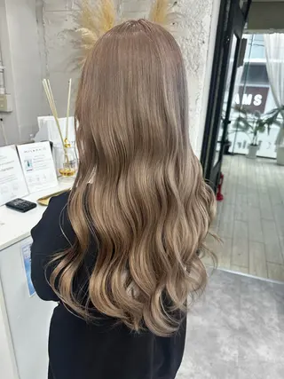 ロング riah  【リア】所属・瀧優華白髪ぼかし 大人レイヤーのヘアスタイル