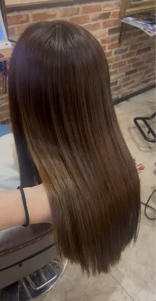 ロング 飯星慧斗 /ブリーチ、縮毛矯正のヘアスタイル